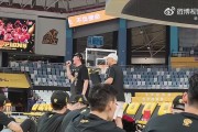 ?官方玩梗最为致命！王博：你们的来指导把总冠军奖杯带回来了
