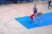 上强度也上尺度?莫兰特“三打”库里 最后姿势难以描述……